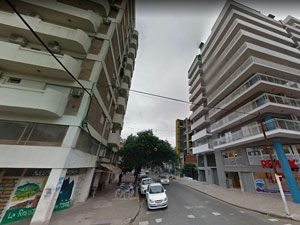 Av. Pueyrredn al 800 visto desde la calle Crdoba en Rosario.