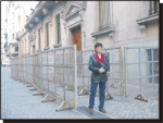 El ciudadano de Floresta en las puertas de la Legislatura Portea