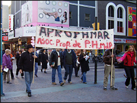 APROPHMAR marchando por las calles de Mar del Plata.