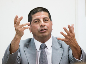 Administrador y abogado Adm. Luis E. Morales.