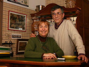 Ruano en 2009 junto a su esposa en la calidez de su hogar.