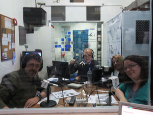 El estudio de Consorcio de Radio desde la cabina del operador.