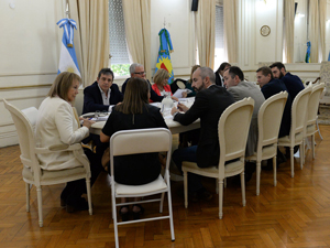 La senadora Nidia Moirano durante su reunin en la comisin de Asuntos Constitucionales y Acuerdos del Senado de la Provincia de Buenos Aires.