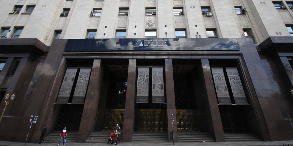 Sede de la AFIP frente a la Plaza de Mayo [Foto: archivo Pequeas Noticias]