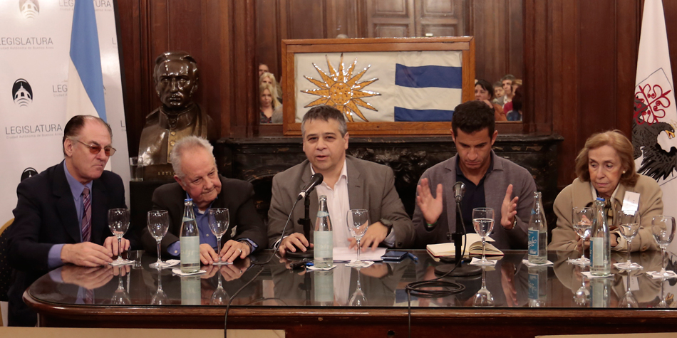 Matas Tombolini, junto a Sergios Abrevaya (GEN) y entidades de consorcistas en la Legislatura portea [Foto: archivo Pequeas Noticias]