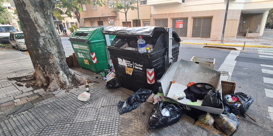 Esquina de Gral. Csar Daz y Condarco en la Comuna 11 el 24 de abril pasado [Foto archivo de Pequeas Noticias].