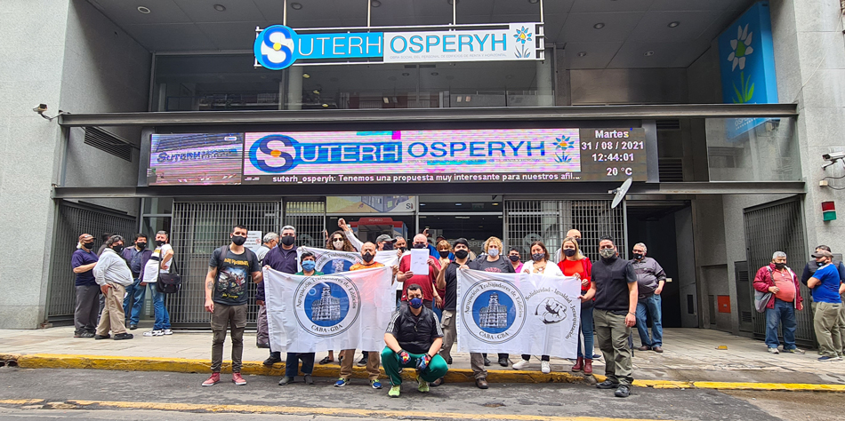 Agrupacin Trabajadores de Edificios minutos despues de presentar su Lista Bord para las elecciones del SUTERH [Foto Pequeas Noticias].