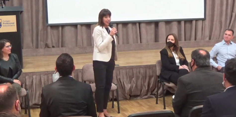 Marta Liotto junto a Maria Eugenia Vidal durante los primeros minutos del primer encuentro presencial que realiz la entidad.