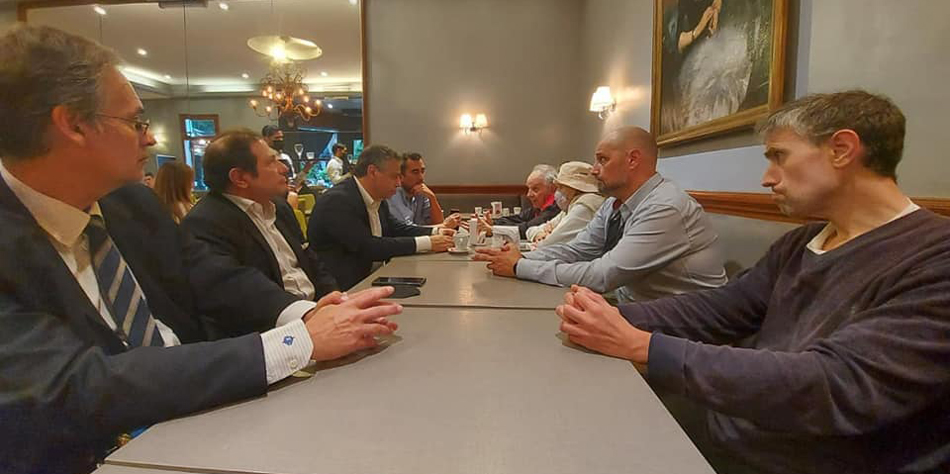 Sergio Abrevaya reunido con consorcistas y abogados en el Restaurante del Circuulo Italiano [Facebook Sergio Abrevaya].
