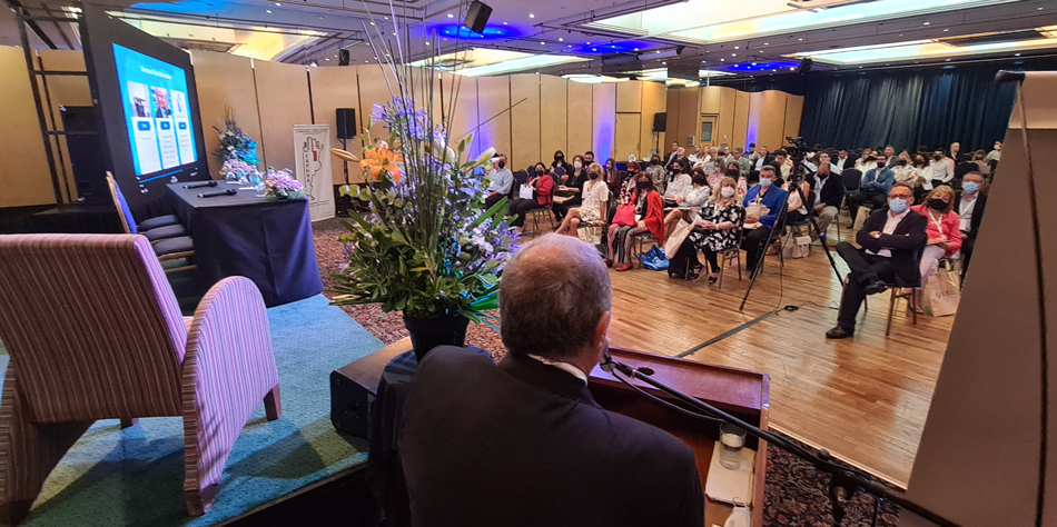 Miguel ngel Summa abre el IV Congreso Latinoamericano frente a una sala llena [Foto Pequeas Noticias]