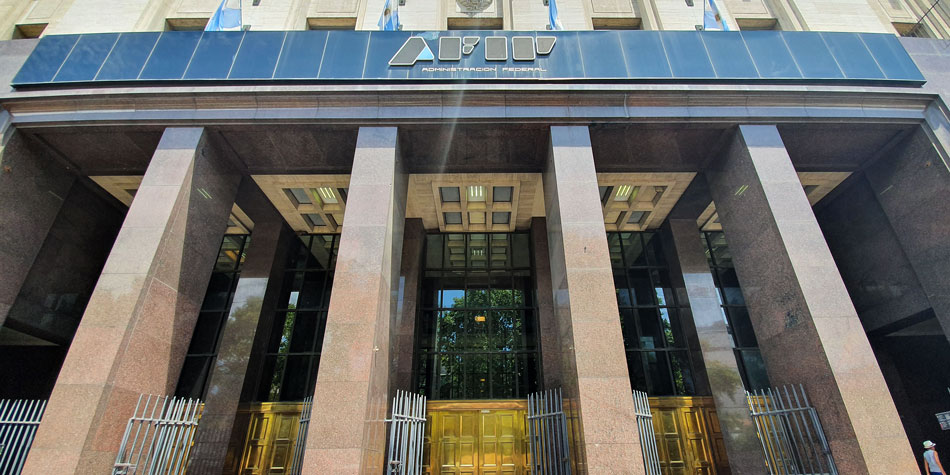 Sede de la AFIP frente a Plaza de Mayo [Foto archivo de Pequeas Noticias]