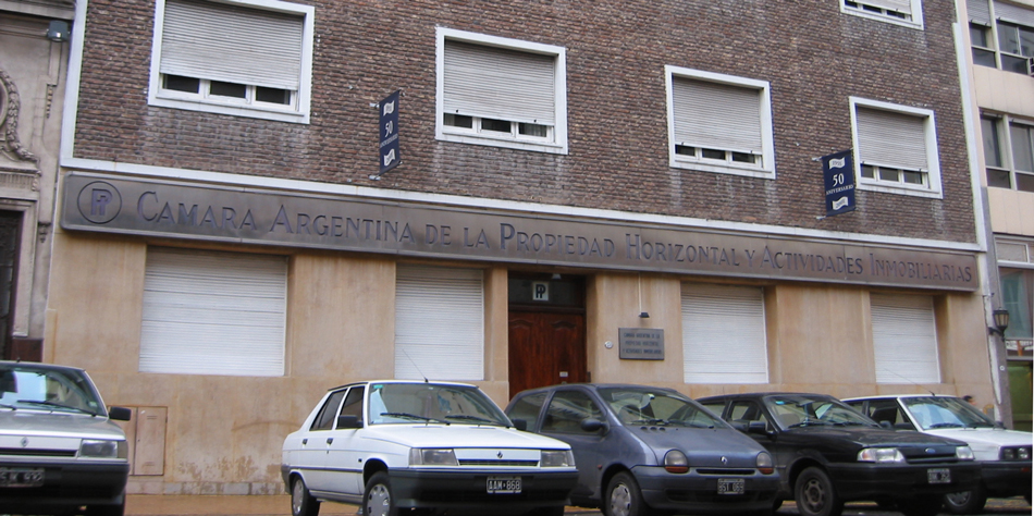 Sede de la Cámara Argentina de Propiedad Horizontal y Actividades Inmobiliarias (CAPHyAI) [Foto archivo Pequeñas Noticias]