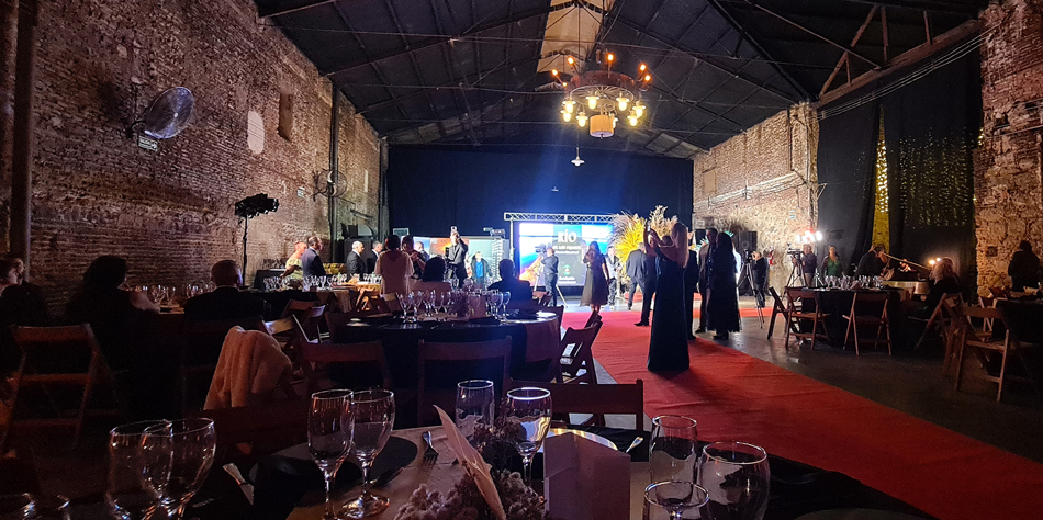 Saln de la Bodega Robinson donde este ao se realiz la premiacin [Foto Pequeas Noticias]
