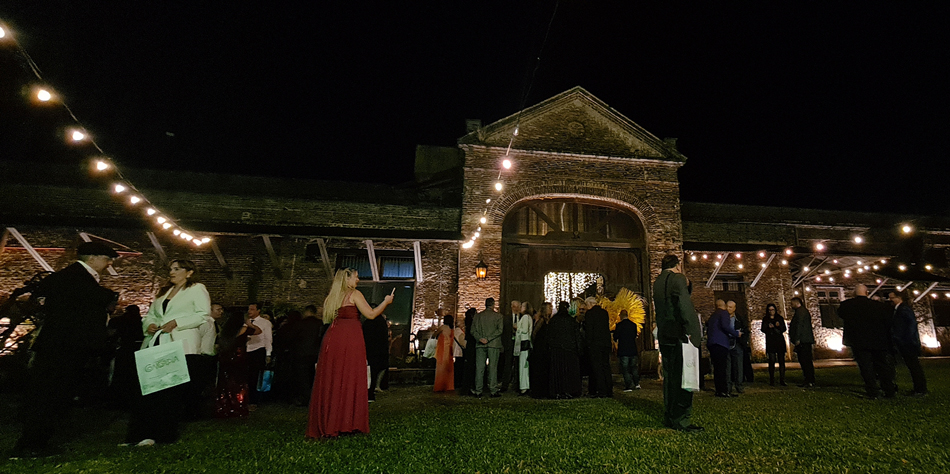 Exterior de la Bodega Robinson [Foto Pequeas Noticias]