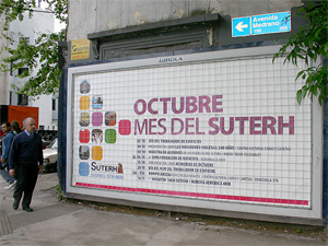 Uno de los carteles que anuncian a octubre como el mes del SUTERH en Medrano al 100.