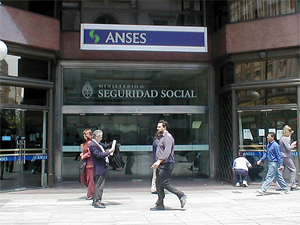 Fachada de la Sede Central de ANSES - Av. Crdoba 720, Ciudad de Buenos Aires.