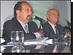 El Arq. Miguel Fortuna junto al Profesor Jorge Aurelio Alonso en la Jornada Internacional de la CIA realizada el 25/3/2004