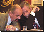 El Ministro de Trabajo, Sr. Carlos Tomada junto al Presidente Nstor Kirchner el 25/2/2005 en la firma de un decreto que establece un aumento para las jubilaciones de investigadores cientficos y tecnolgicos.