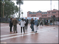 Un grupo de consorcistas concentrados en Plaza de Mayo