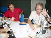 Dr. Jorge Resqui Pizarro y el Sr. Jos Alberto Vzquez en el programa "Hola Servicios".