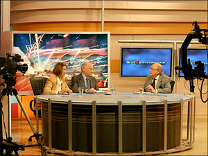 El Dr. Marcos Bergenfeld y la Sra. Alicia Giménez en el programa de TV por cable "Sin exclusiones".