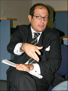El Dr. Jorge Resqui Pizarro, cooordinador de ReDeCo en El CGPC N 15.