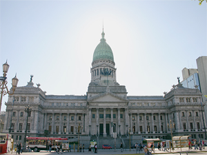 Congreso de la Nacin: aprob la Ley 26.314 que incorpor los vales alimentarios al salario del trabajador.