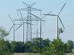 La energía eólica es la energía obtenida del viento, es decir, aquella que se obtiene de la energía cinética generada por efecto de las corrientes de aire y así mismo las vibraciones que el aire produce. Parque eólico en Hamburgo, Alemania.
