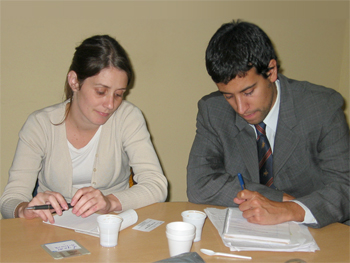 Los asesores de los diputados Mara Fernanda Reyes y de Fernando Sanchez (Coalicin Cvica) tomaron nota para informar.