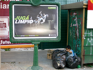 En la publicidad se invita a las personas a "sumarse al equipo" sin advertencia alguna referida a qu equipo se alude.