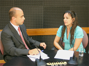 Gabriela Pilar Saldivia en el noticiero de la tarde del Canal 26.