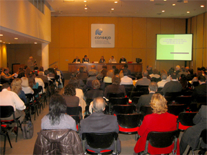 En el podio Dr. Oscar R. Michelotti, Cr. Roberto Fregonessi, Andrés Elissepe y el Dr. José L. Serpa.
