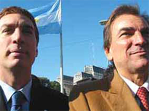 Carlos Araujo (der) y Diego Santilli (izq) en acto en la Ciudad de Buenos Aires.