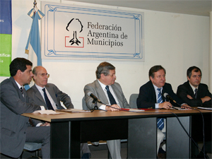 De izq. a der.: Juan Manuel Acosta y Lara (AIERH), Felix Cacciatore (UADI), Jorge Hernández (FRA), Horacio Bielli (CAPHyAI) y Adrián Hilarza (AIPH).