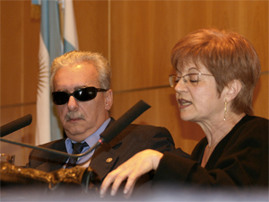 El Dr. Eduardo Awad y la Dra. Nelly Díaz.