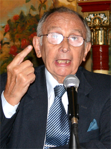 El Dr. Radams Marini durante la conferencia de prensa de la Federacin Argentina de Consorcios en el Club Espaol en marzo de 2008 (Archivo de Pequeas Noticias).