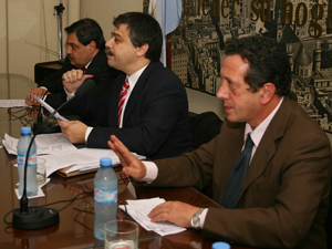 Al fente Vctor Prez (vicepresidente 1), Sergio Abrevaya y al fondo Daniel Tocco (presidente).