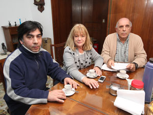 De Izq. a Der.: Guillermo Ceci, Diana Plaza -presidenta- y Francisco Dardo.