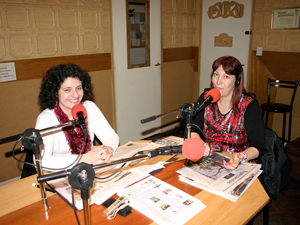 Liliana Corzo y Diana Sevitz en FM Urbana en junio de 2006 (archivo de Pequeñas Noticias).