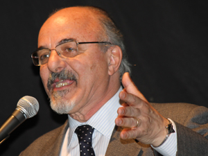 Dr. Carlos Tomada.