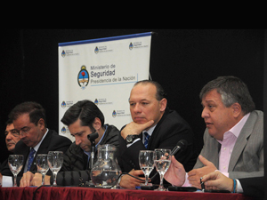 Víctor Santa María participa de la charla sobre el plan "Alerta Seguridad en Edificios" junto a los delegados de la Agrupación 2 de Octubre y Sergio Berni.