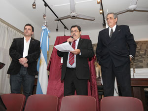 De Izq. a Der.: Fernando Staino, vicepresidente 1; Daniel Tocco, presidente y Arturo Molina, secretario de la CAPHyAI.