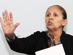 Yolanda Delgado trata de expresarle a Larreta sus críticas a las disposiciones del Dr. Juan Manuel Gallo.