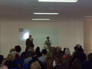 Juan Antonio Costantino y Ana Mara Huertas durante la primera charla del ao organizada por ACoPH.