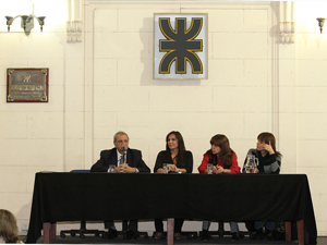 Gabriela Pilar Saldivia y el Ing. Roberto Mercader durante el acto lanzamiento de un nuevo curso de administracin de consorcios en la UTN.