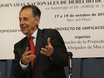 Cerr el ciclo de conferencias el Dr. Jorge Alterini, en cuyo homenaje se realizaron las jornadas.