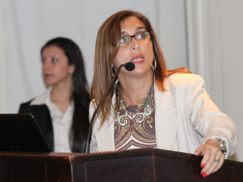 La Dra. Viviana Laura Daz, abogada patrocinante del SERACARH, durante su disertacin en el 1 Congreso Latinoamericano de Administradores organizado por la CAPHyAI.