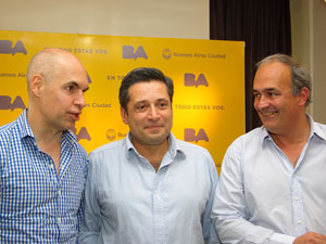 Eduardo Macchiavelli, autor de Expensas Claras I, junto a Horacio Larreta y Vctor Santa Mara.