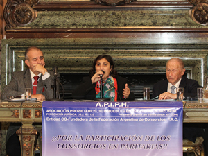 De Izq. a Der.: Felix Pazo, Paula Oliveto y Marcos Bergenfeld en la Legislatura porteña.