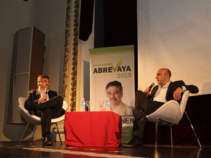 Sergio Abrevaya mientras es entrevistado por Tomás Bulat durante su lanzamiento como precandidato.